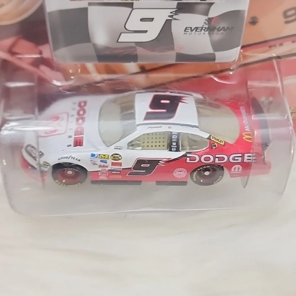 Kasey Kahne #9 NASCAR 1:64 Scale Stock Car Die-Cast Car 2007